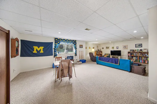 $320,000 | 2672 Ambassador Drive, Ypsilanti, MI 48198