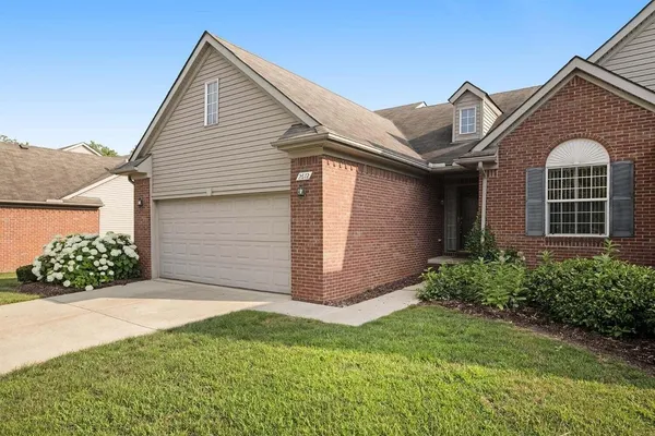 $320,000 | 2672 Ambassador Drive, Ypsilanti, MI 48198