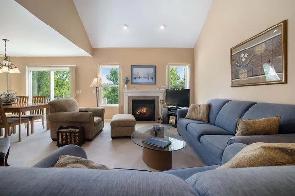 $320,000 | 2672 Ambassador Drive, Ypsilanti, MI 48198