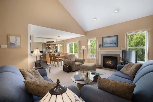 $320,000 | 2672 Ambassador Drive, Ypsilanti, MI 48198