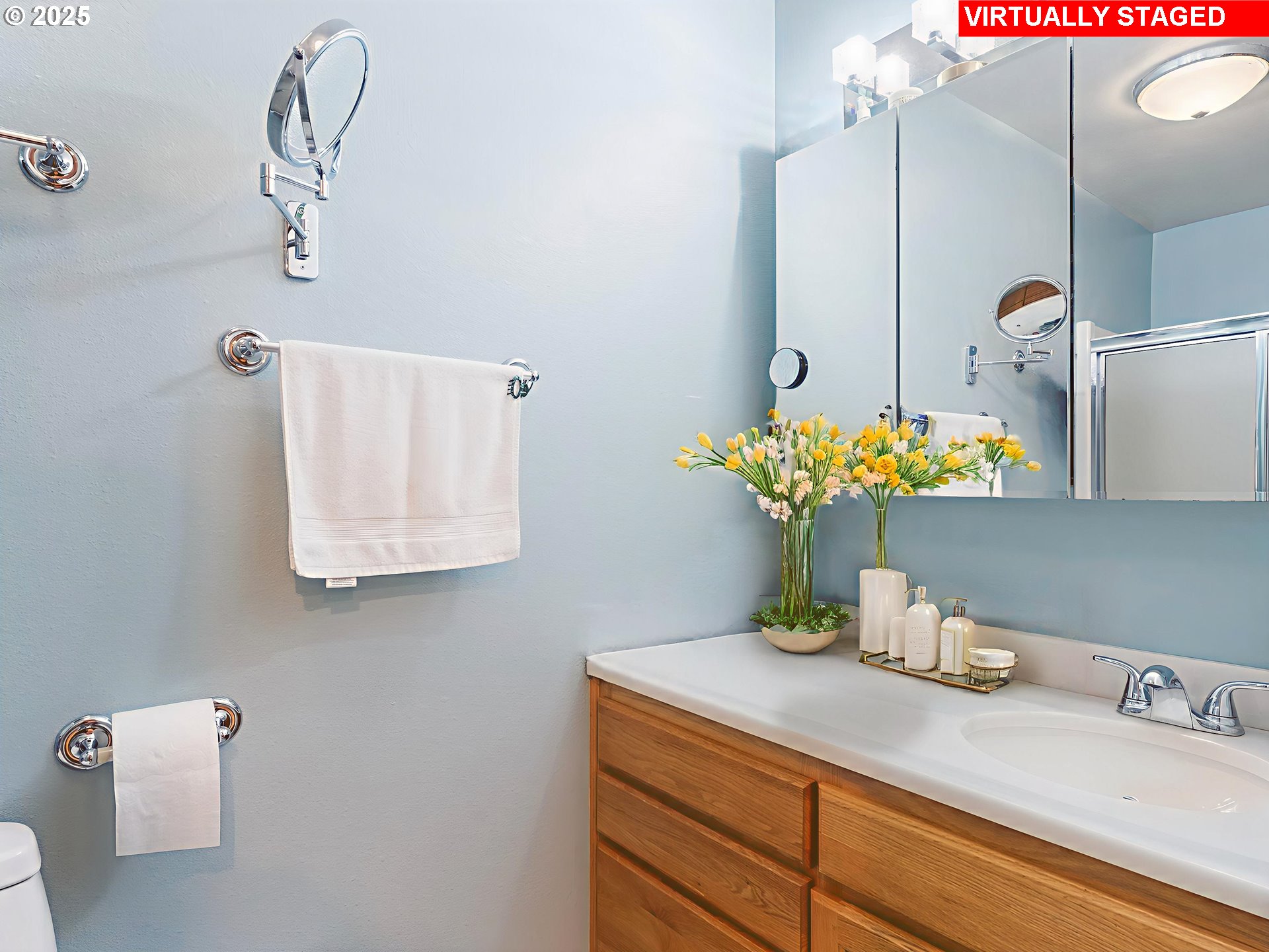 19791 Northeast Sunnycrest Road Newberg, OR 97132 - Photo 10 of 40 a bathroom with a sink a vanity and a mirror