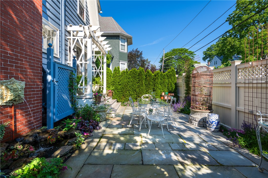 92 Ivy Street Providence, RI 02906 - Photo 23 of 50
