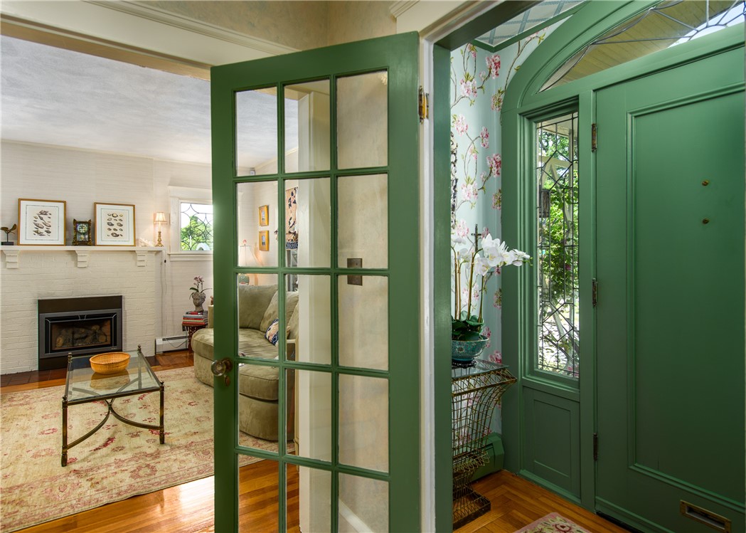 92 Ivy Street Providence, RI 02906 - Photo 4 of 50