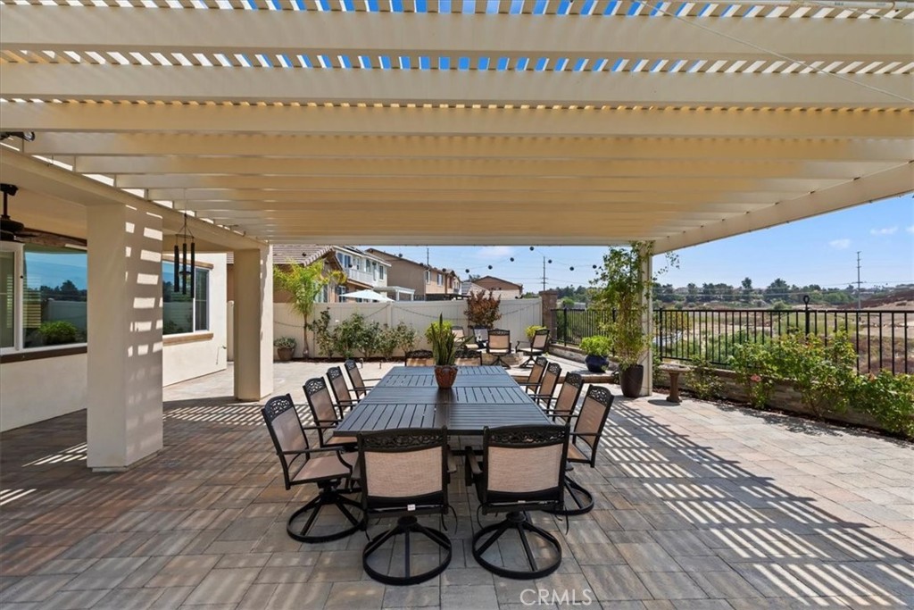 30573 Mulberry Court Temecula, CA 92591 - Photo 49 of 62 ENTERTAINERS DINING AREA