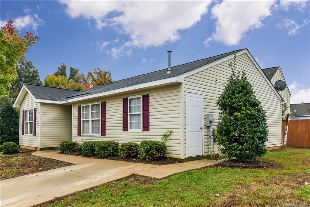 2903 Fairglen Road Charlotte, NC 28269 - Photo 2 of 26
