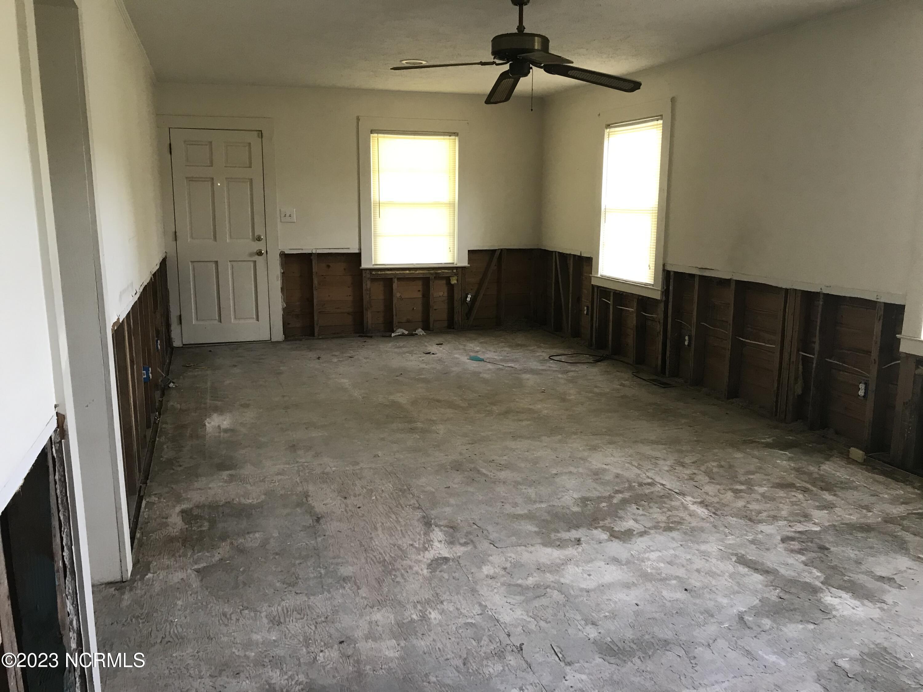 12445 Highway 117 Wallace, NC 28466 - Photo 7 of 36 6A3ACEA3-AAF8-4FB9-B1CD-1B0E18FCBC6B