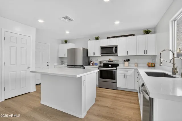 $2,500 | 12526 West Palmaire Avenue, Glendale, AZ 85307