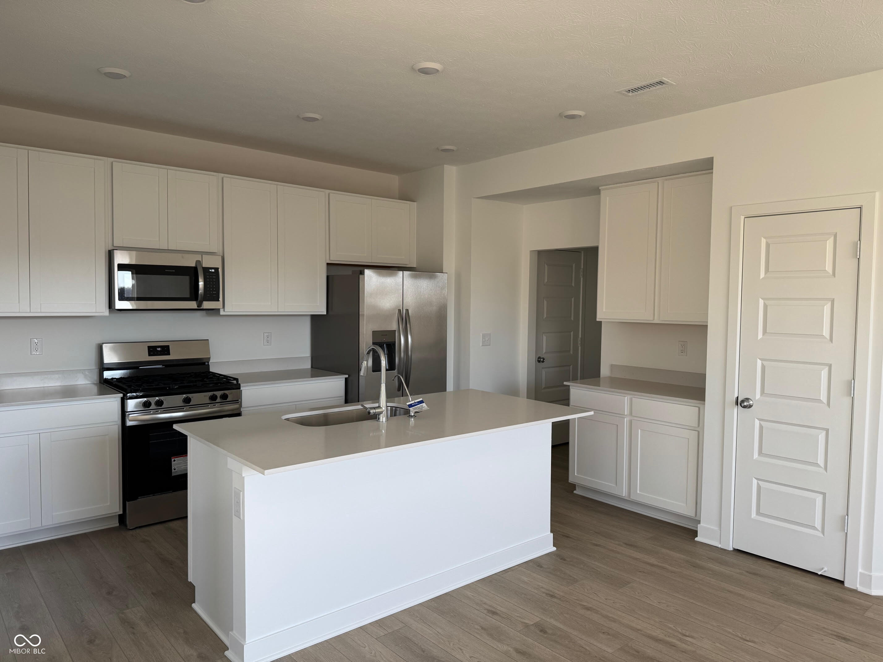 15122 Farrington Way Fishers, IN 46037 - Photo 4 of 23