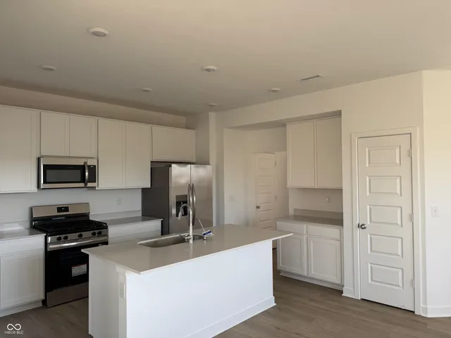 $2,250 | 15122 Farrington Way, Fishers, IN 46037