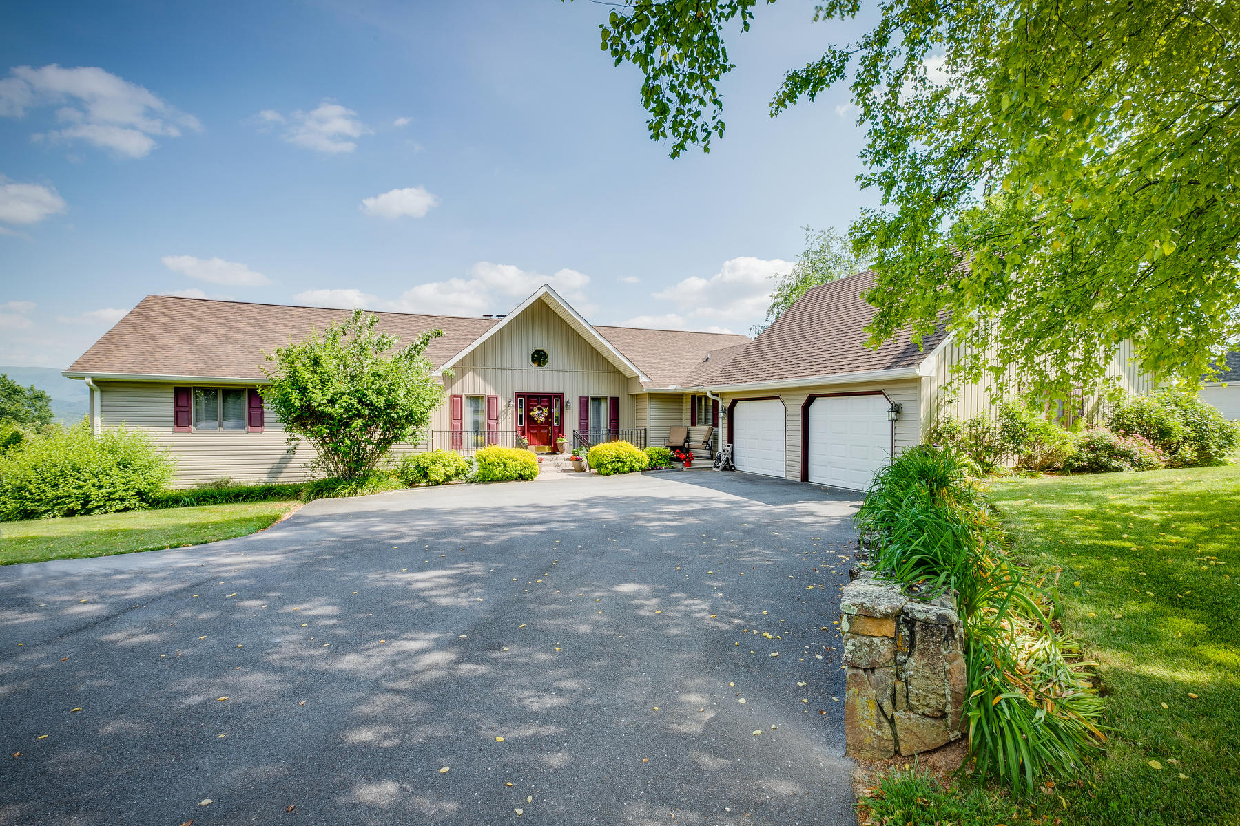 644 Peoples Road Bristol, TN 37620 - Photo 1 of 73 001