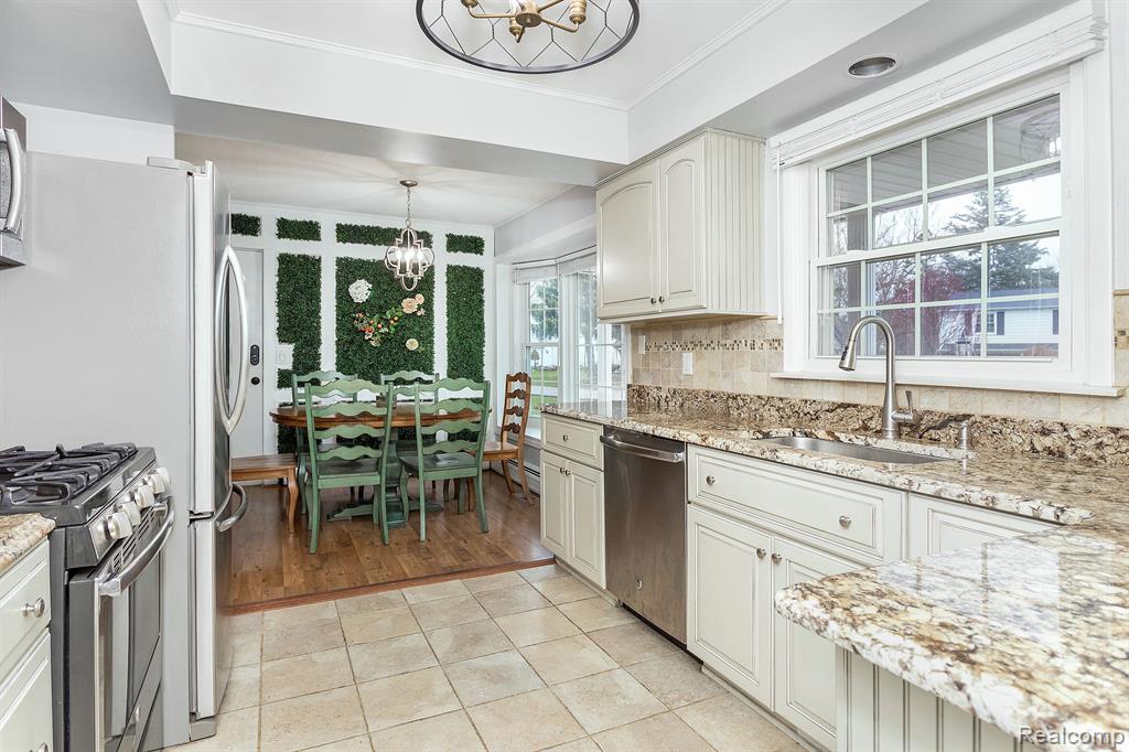 30323 Wicklow Road Farmington Hills, MI 48334 - Photo 6 of 33