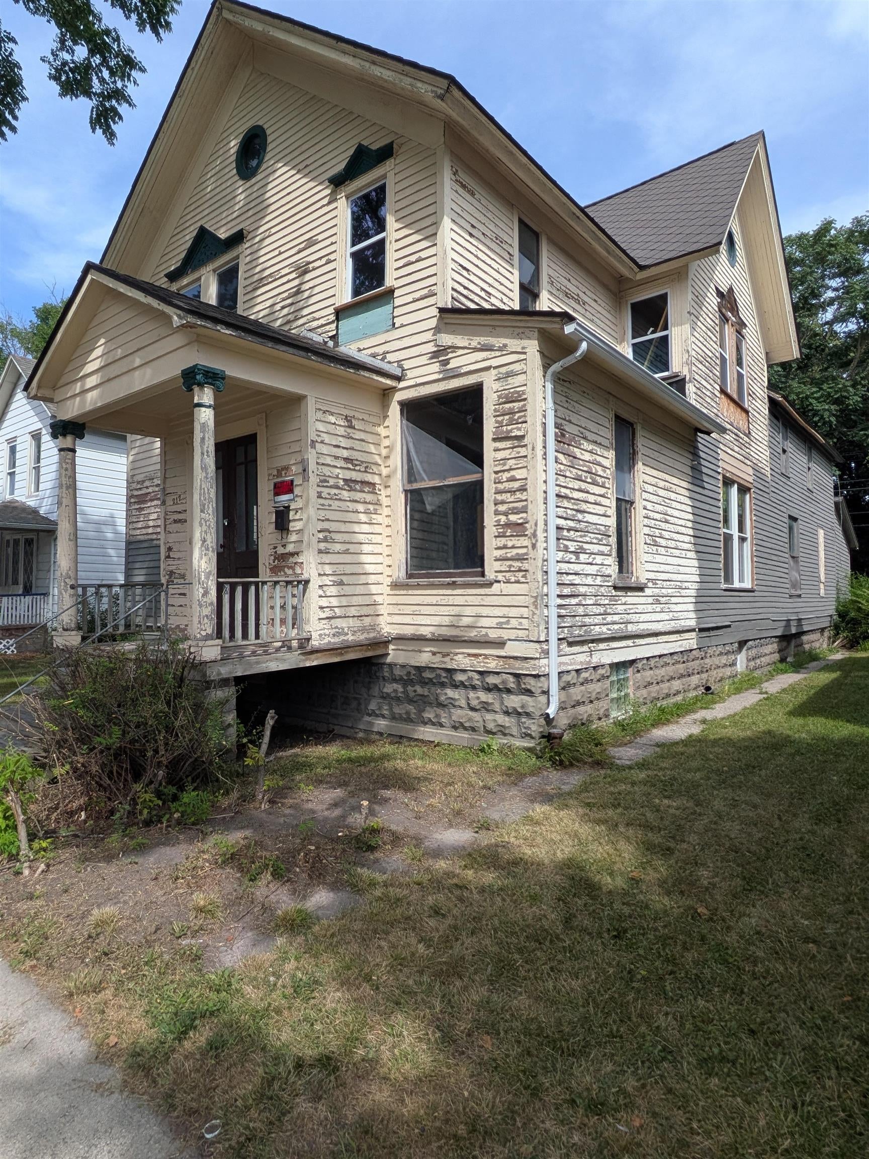 217 Fitzhugh Street Bay City, MI 48708 - Photo 2 of 15 Gallery Image 2