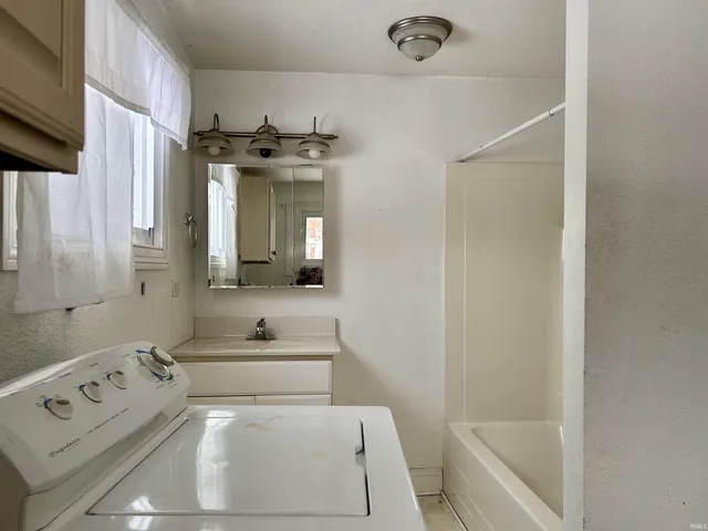 $179,900 | 1002 North Main Street, Bourbon, IN 46504