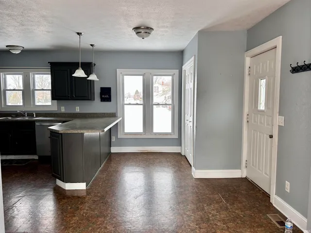 $179,900 | 1002 North Main Street, Bourbon, IN 46504