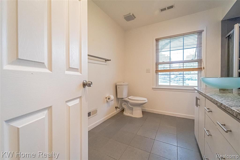 6914 Halyard Road Bloomfield Hills, MI 48301 - Photo 20 of 44