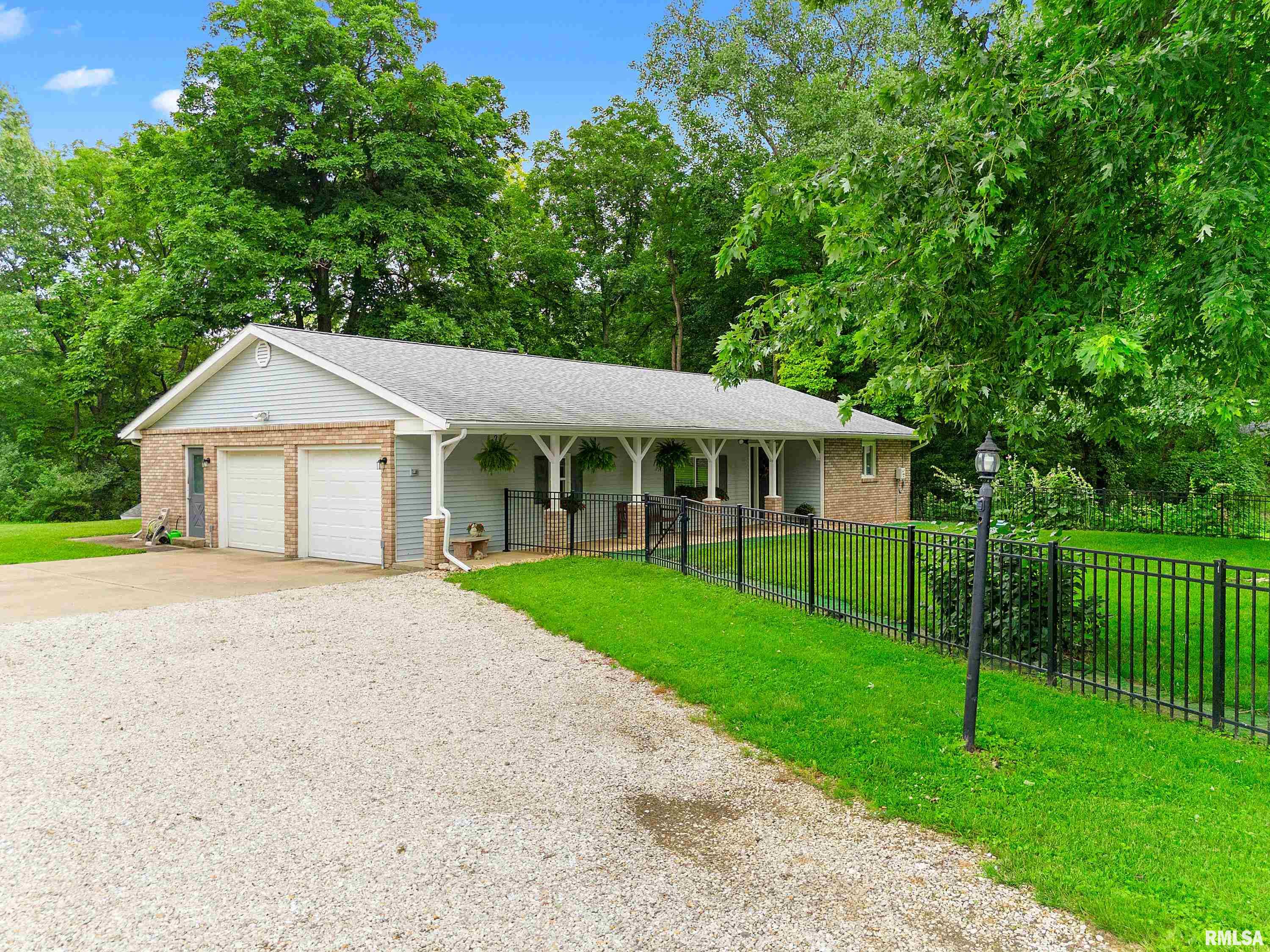 7010 Vista Corte Delavan, IL 61734 - Photo 3 of 54