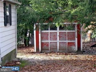 41 Smith Terrace Clementon, NJ 08021 - Photo 2 of 9 Garage