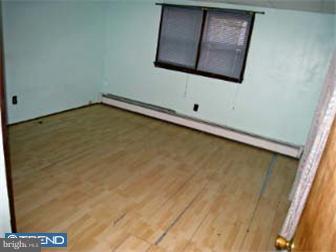 41 Smith Terrace Clementon, NJ 08021 - Photo 7 of 9 Bedroom - Main