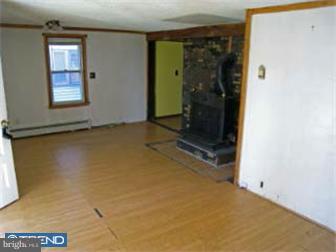 41 Smith Terrace Clementon, NJ 08021 - Photo 8 of 9 Living Room