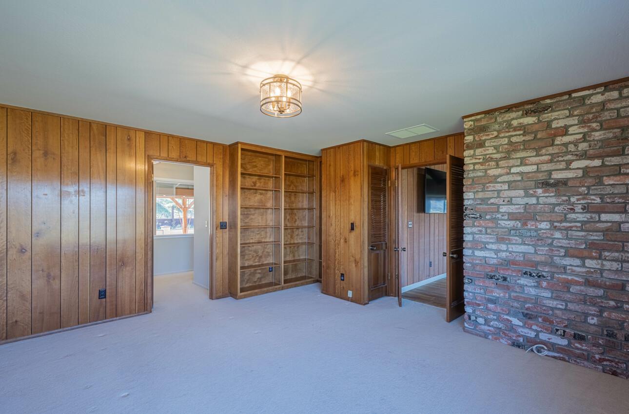 52259 Pine Canyon Road King City, CA 93930 - Photo 26 of 62 en empty room with windows closet and chandelier fan