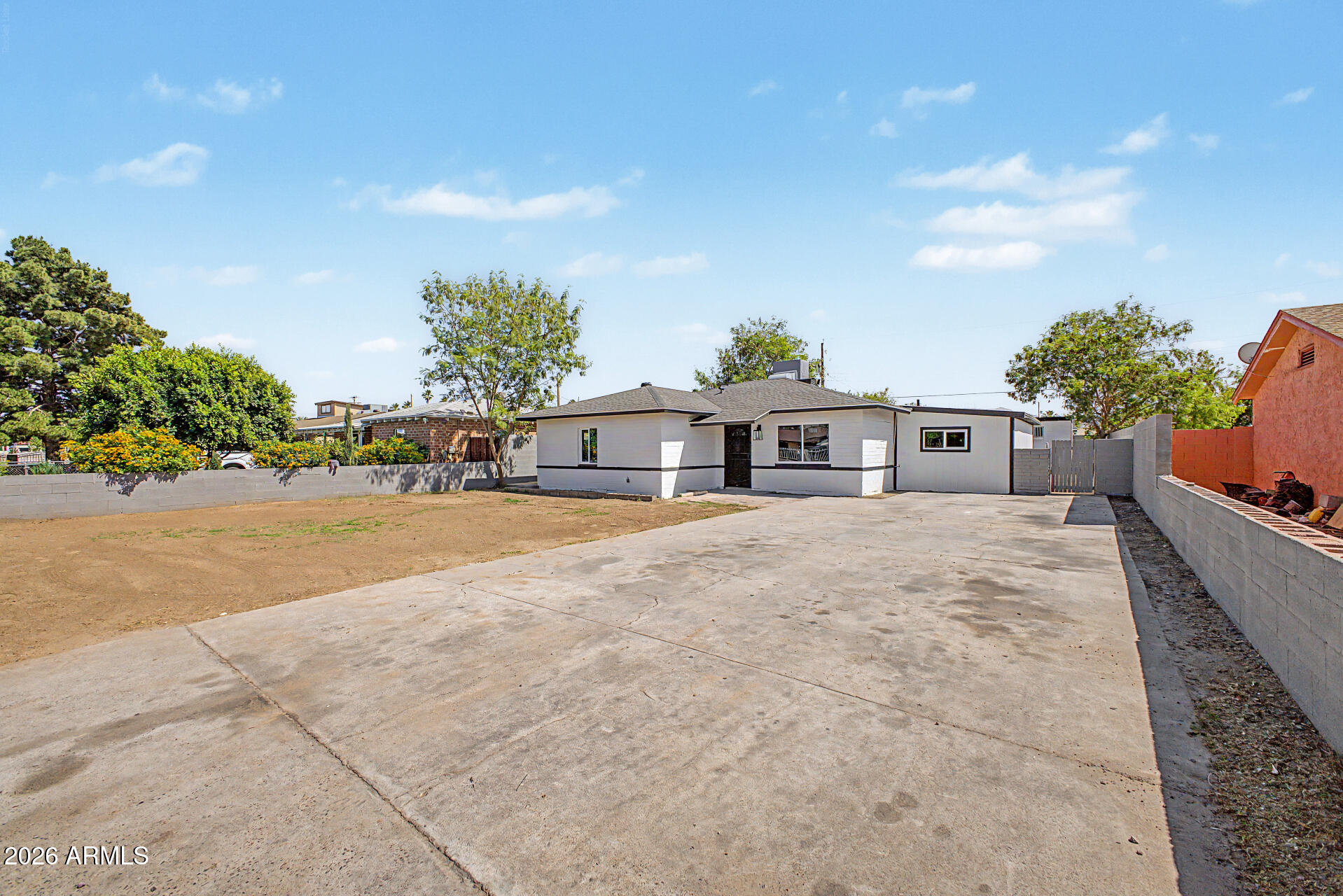 117 West Roeser Road Phoenix, AZ 85041 - Photo 3 of 34 3 - Roeser