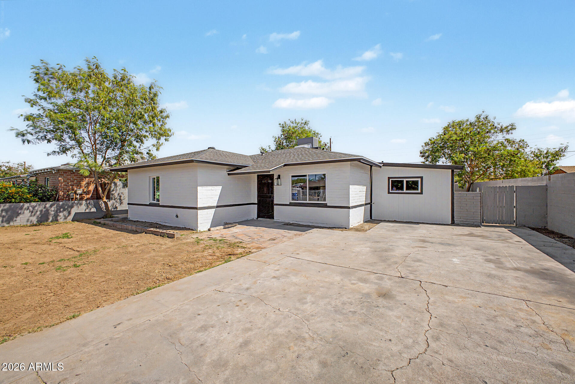 117 West Roeser Road Phoenix, AZ 85041 - Photo 4 of 34 4 - Roeser