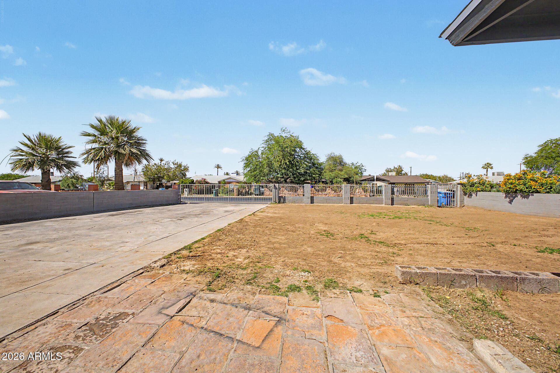 117 West Roeser Road Phoenix, AZ 85041 - Photo 5 of 34 5 - Roeser