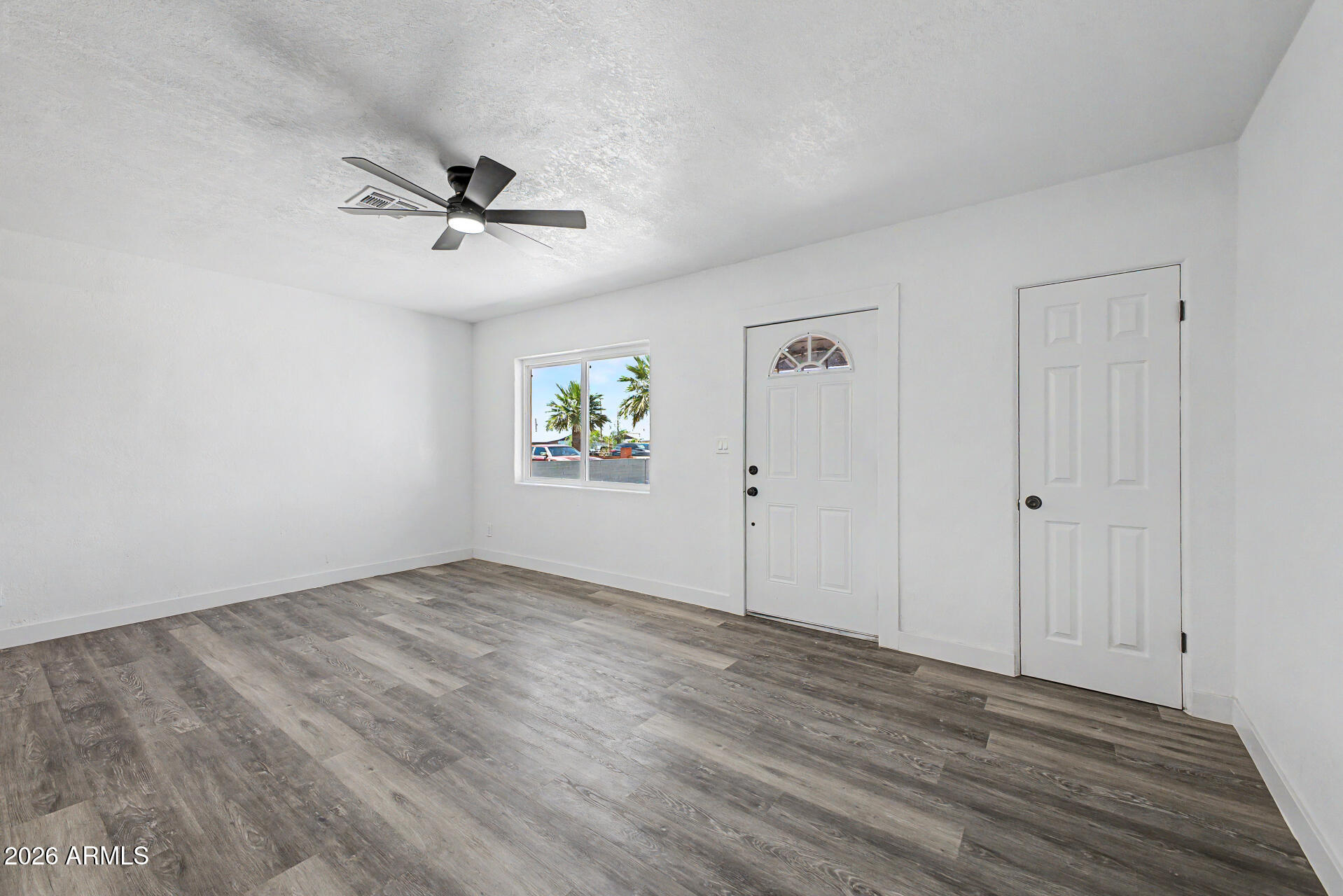 117 West Roeser Road Phoenix, AZ 85041 - Photo 8 of 34 8 - Roeser