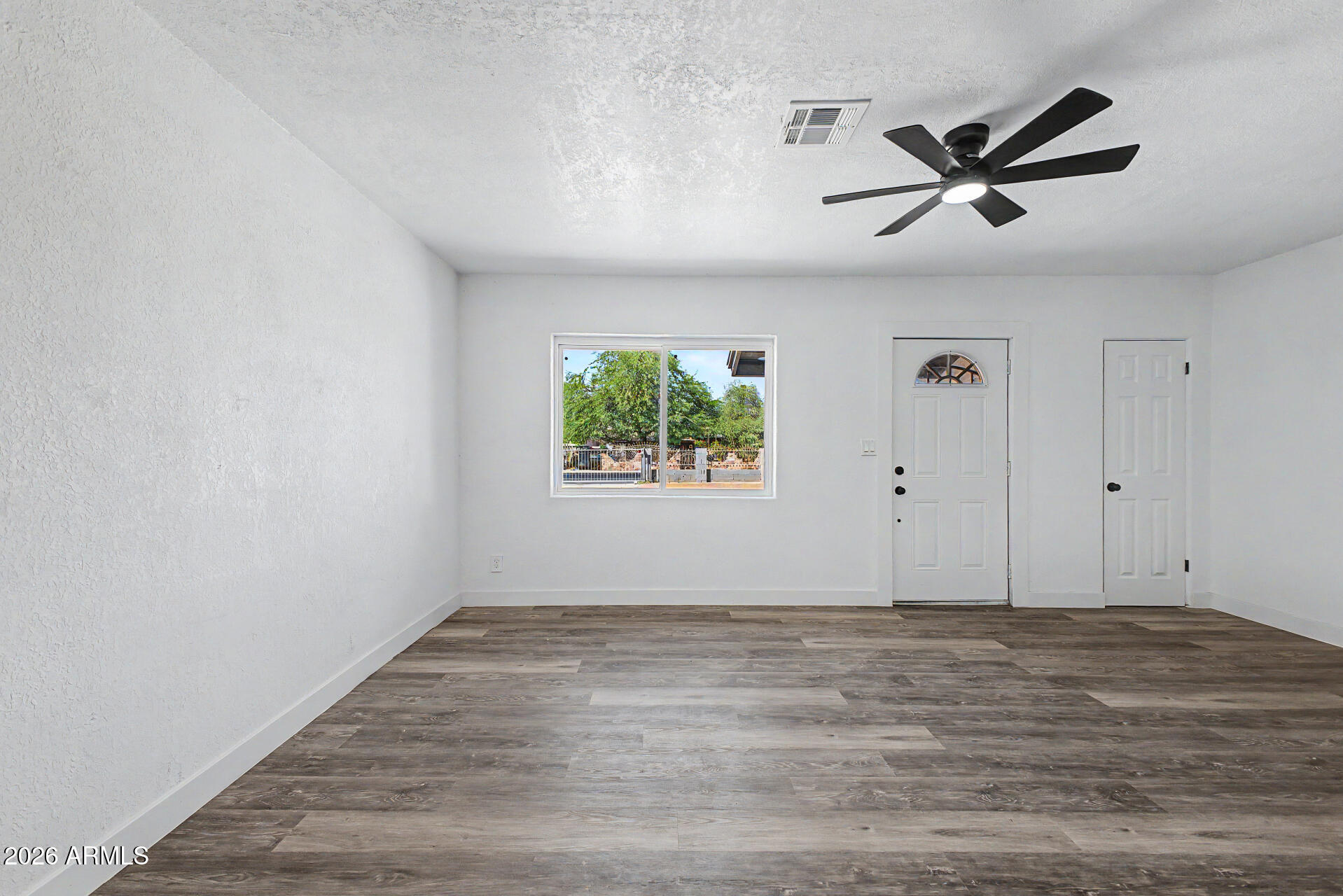 117 West Roeser Road Phoenix, AZ 85041 - Photo 9 of 34 9 - Roeser