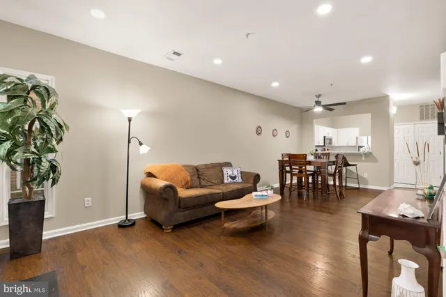 $328,000 | 2356 Garnett Drive, Unit 1, Alexandria, VA 22311