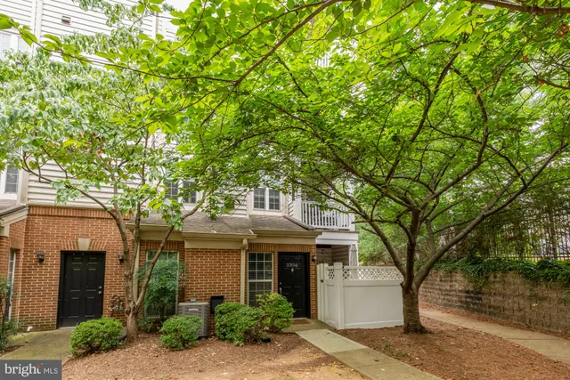 $328,000 | 2356 Garnett Drive, Unit 1, Alexandria, VA 22311