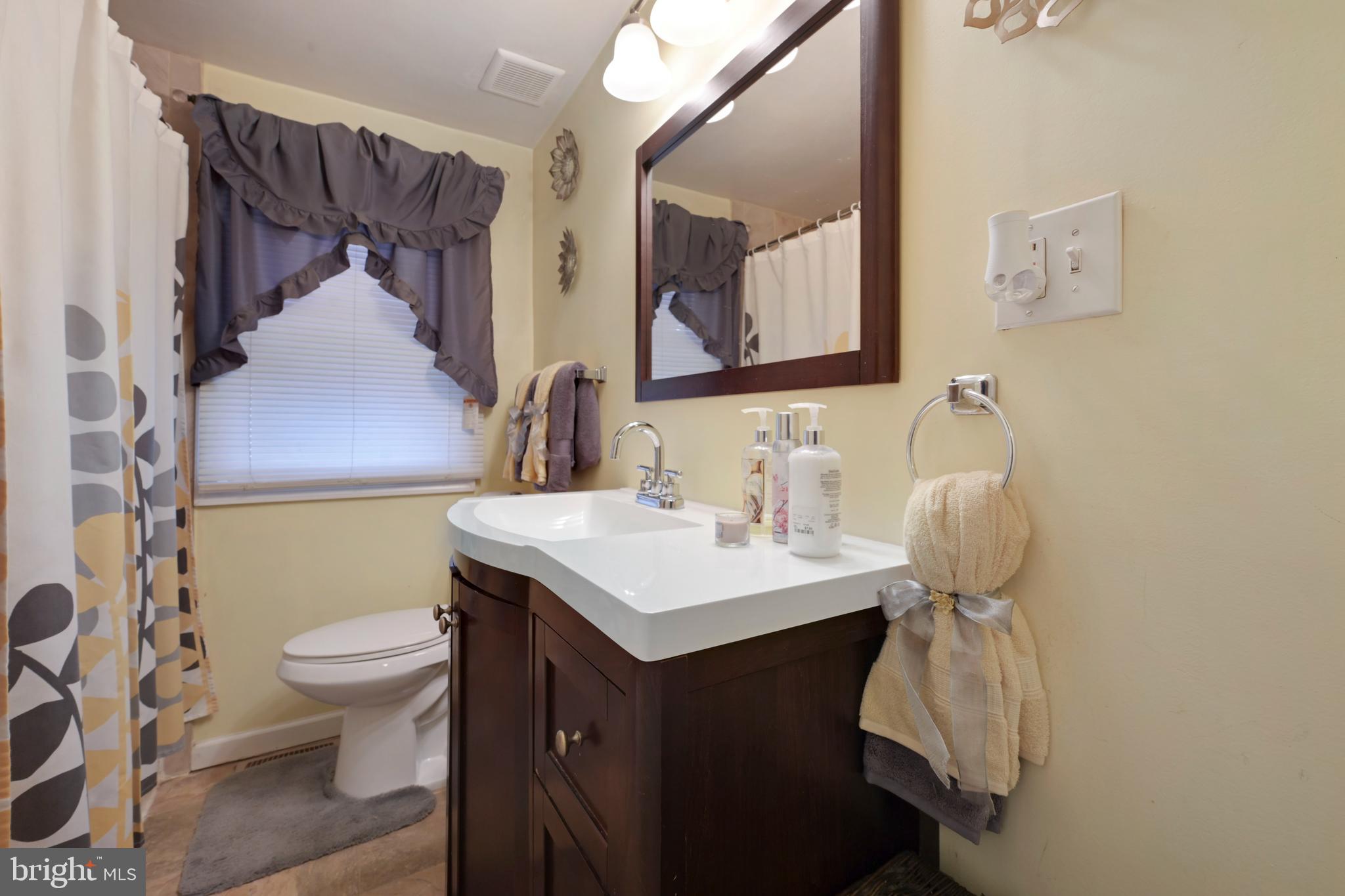 146 West Edgevale Road Baltimore, MD 21225 - Photo 17 of 29 2nd Full Bathroom