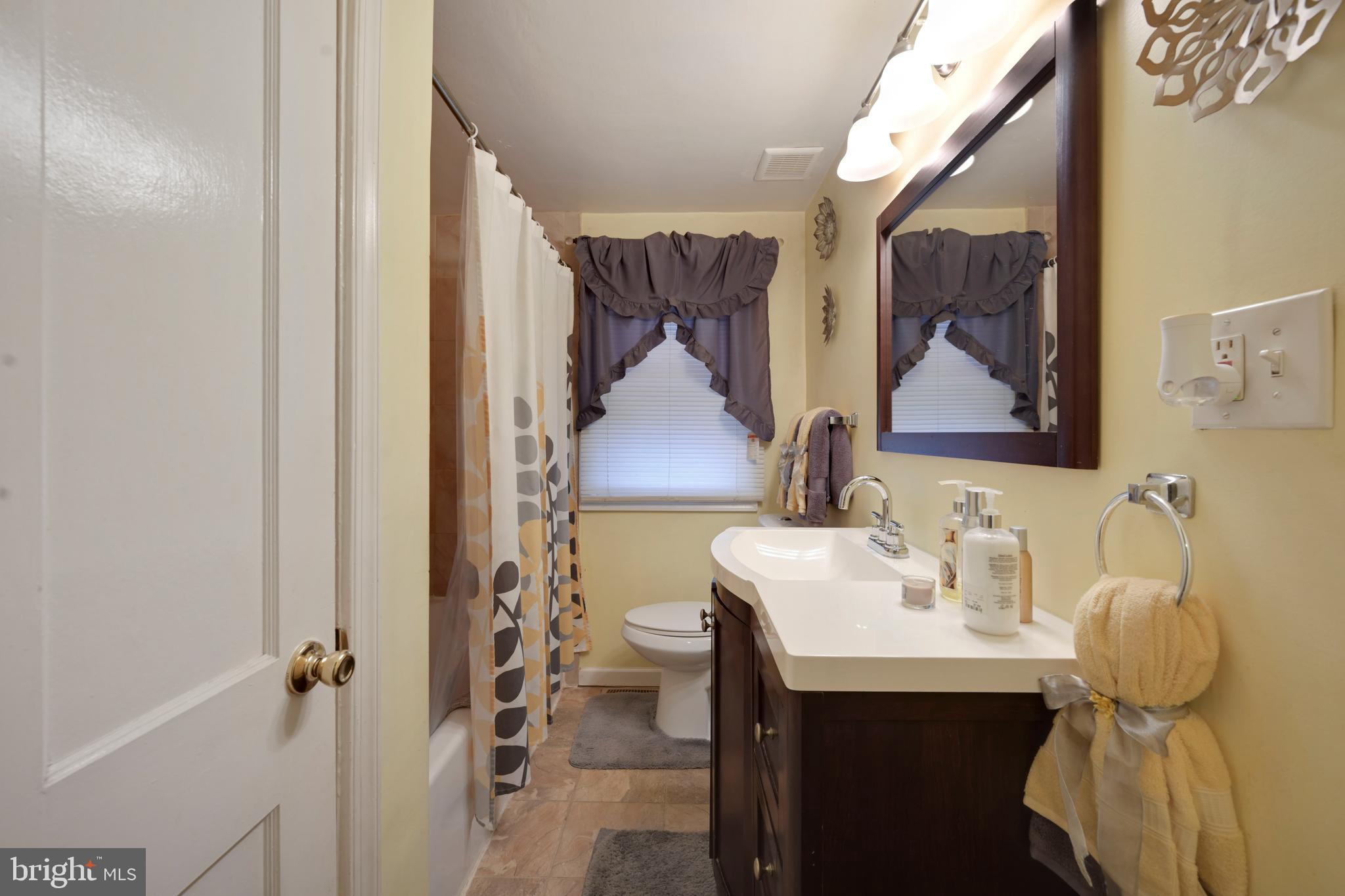 146 West Edgevale Road Baltimore, MD 21225 - Photo 18 of 29 2nd Full Bathroom