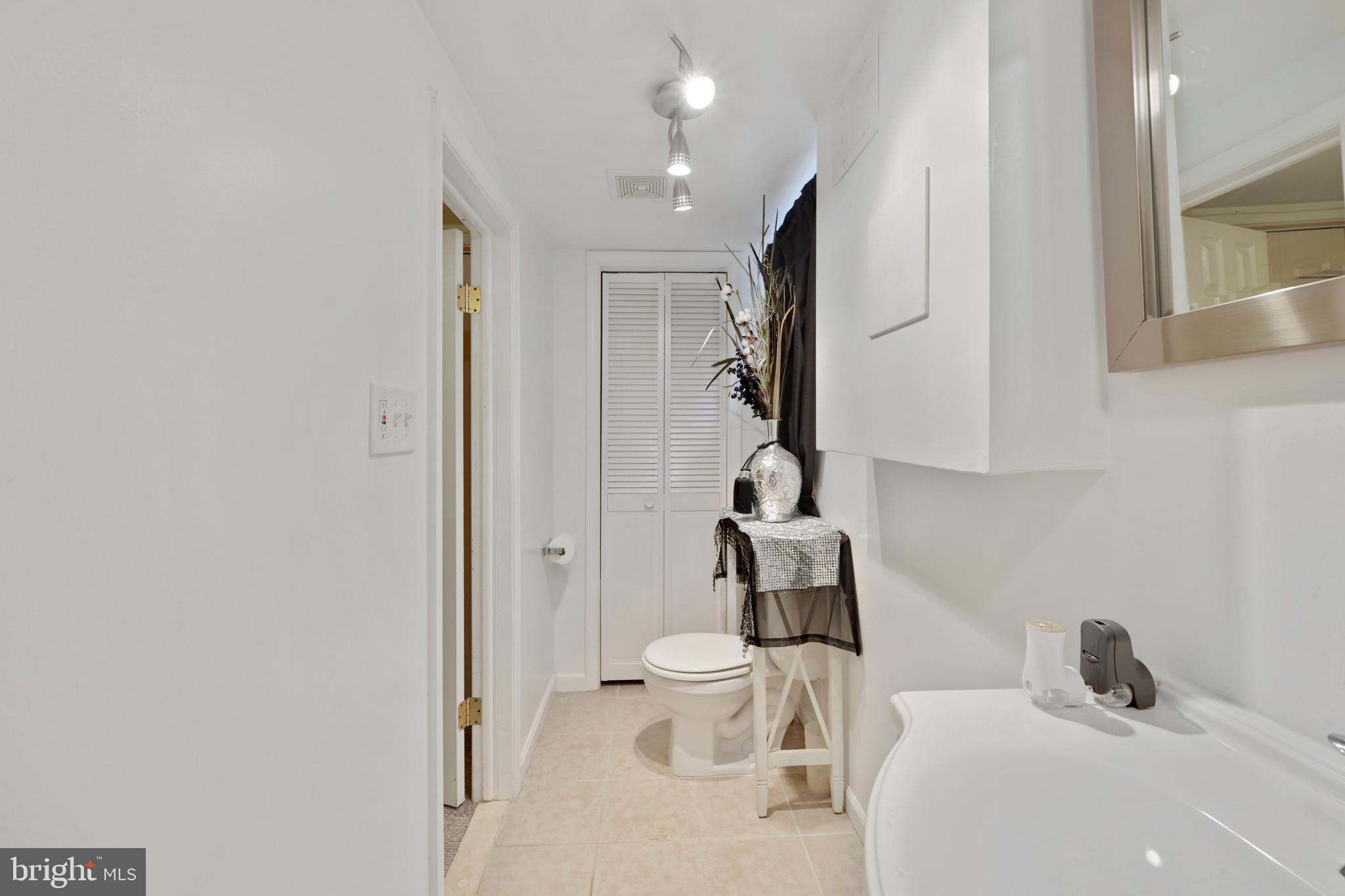 146 West Edgevale Road Baltimore, MD 21225 - Photo 20 of 29 Bathroom