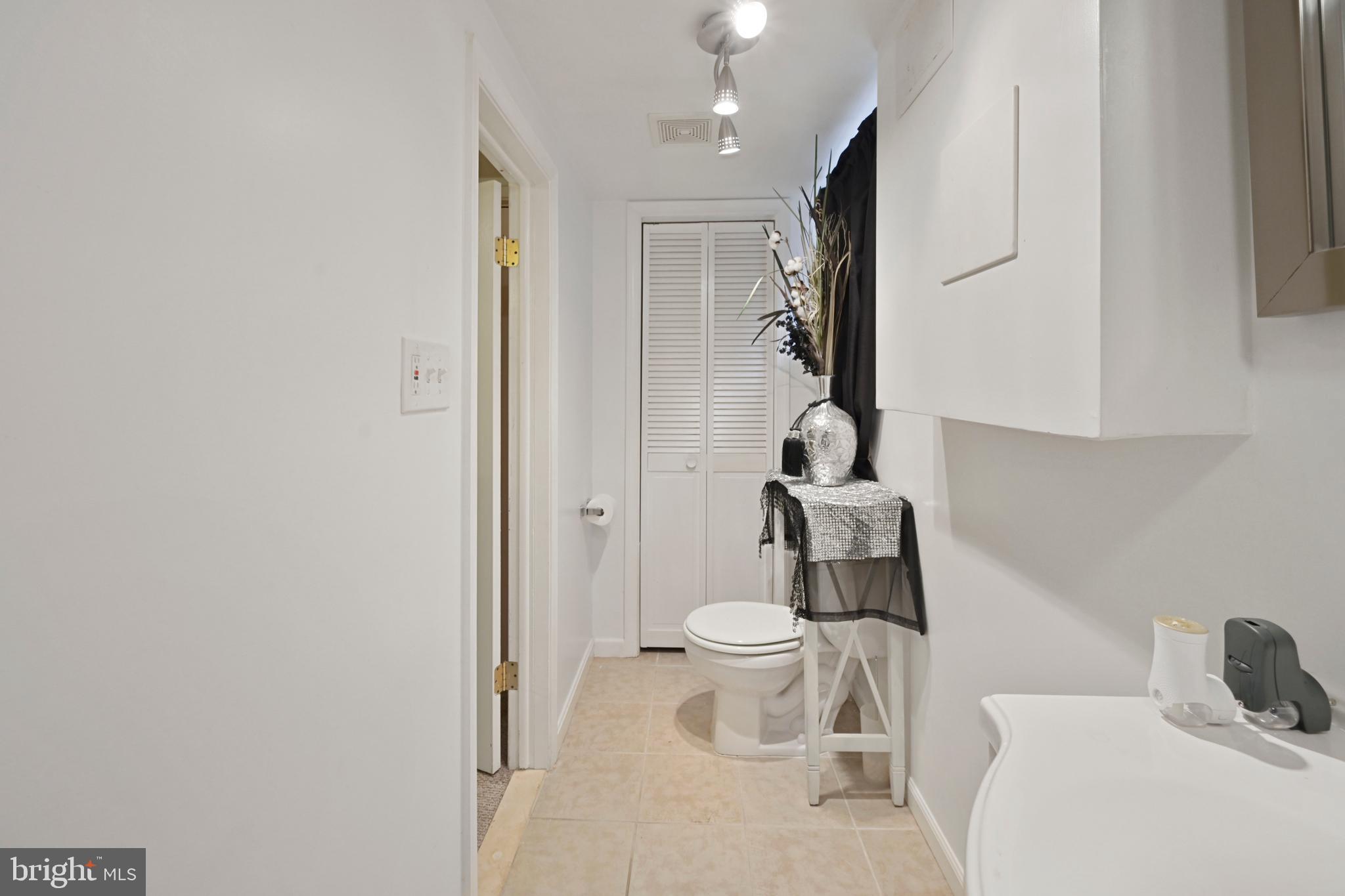 146 West Edgevale Road Baltimore, MD 21225 - Photo 21 of 29 Bathroom