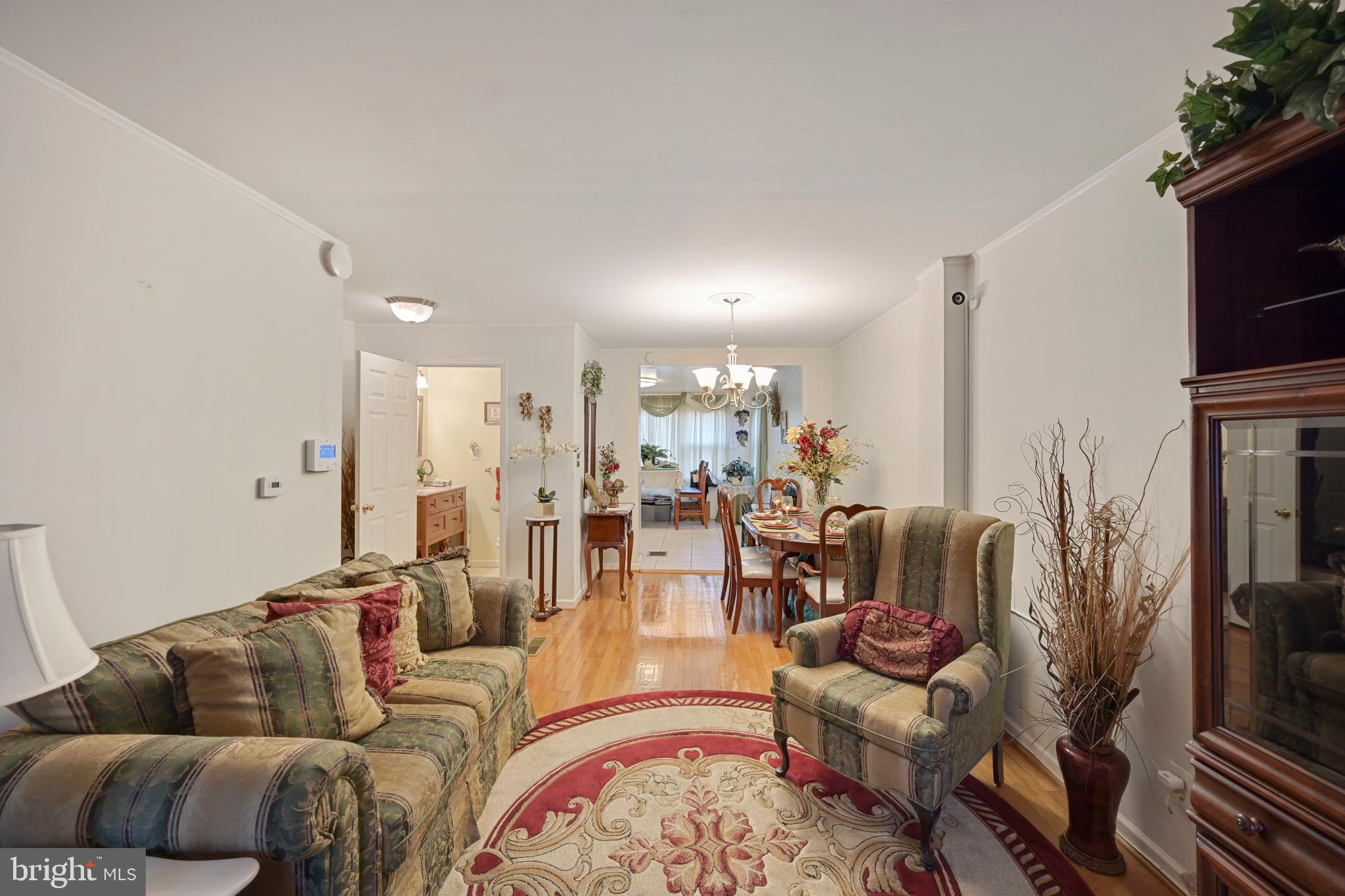 146 West Edgevale Road Baltimore, MD 21225 - Photo 4 of 29 Living Room/Dining Room