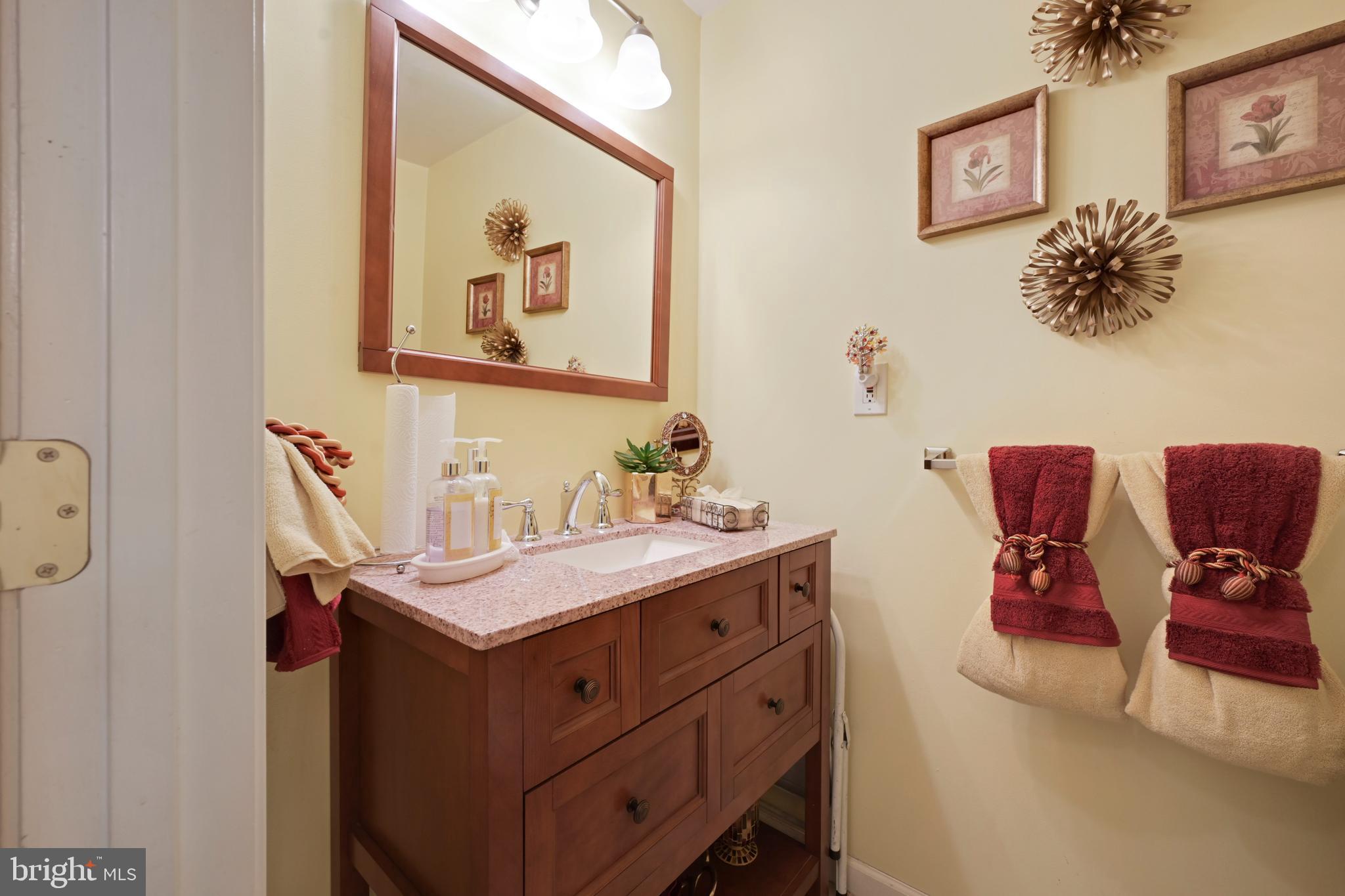 146 West Edgevale Road Baltimore, MD 21225 - Photo 6 of 29 1/2 Bath