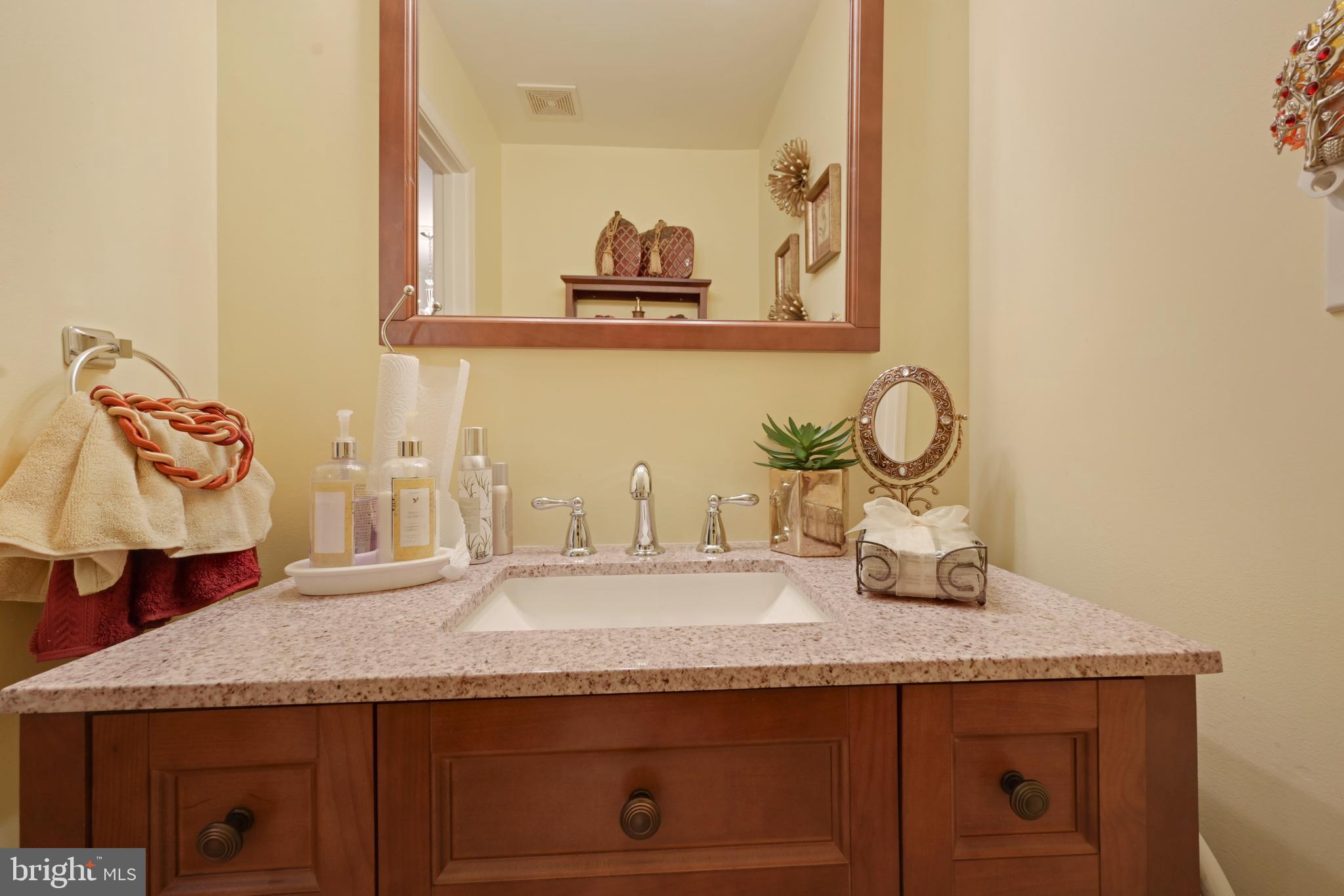 146 West Edgevale Road Baltimore, MD 21225 - Photo 7 of 29 1/2 Bath