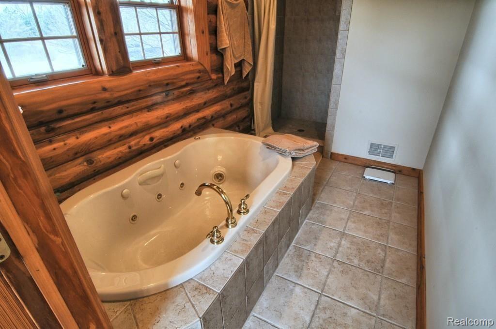 1598 Woodhaven Road Howell, MI 48855 - Photo 21 of 52 Master_Bathroom_2nd_View.jpg