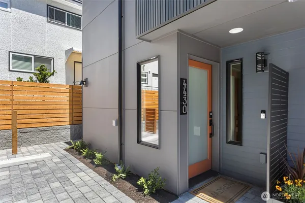 $999,950 | 4430 Dayton Avenue North, Seattle, WA 98103