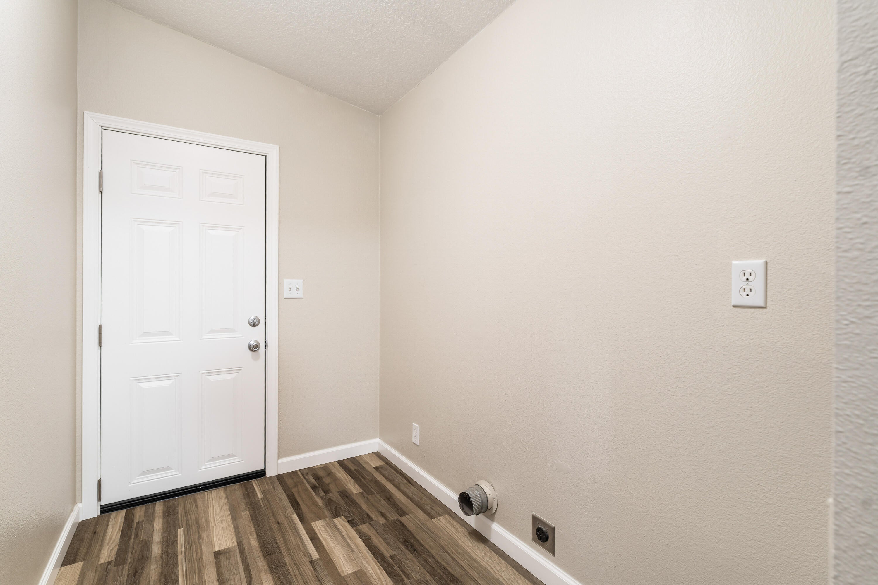 152224 Silver Spur Road La Pine, OR 97739 - Photo 11 of 55 29-Laundry Room