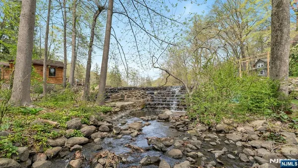 $1,650,888 | 17 Hillside Avenue, Upper Saddle River, NJ 07458
