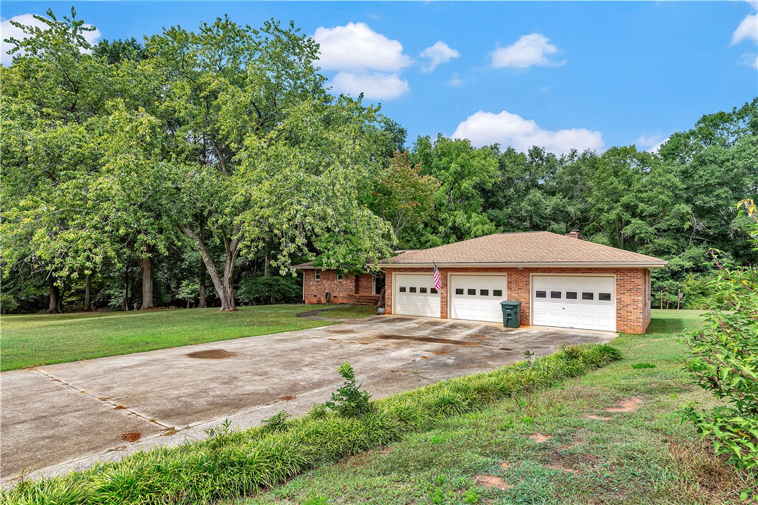 719 West Quincy Road Seneca, SC 29678 - Photo 2 of 30 Gallery Image 2