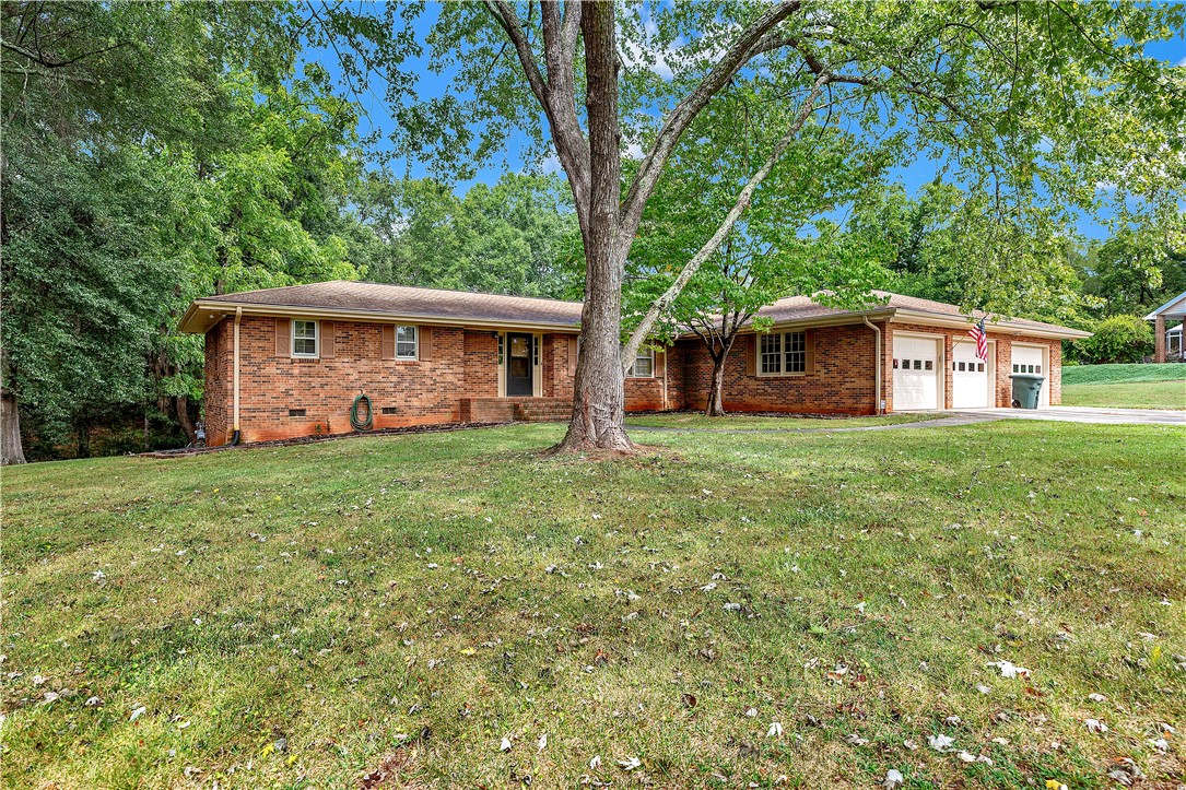 719 West Quincy Road Seneca, SC 29678 - Photo 3 of 30 Gallery Image 3