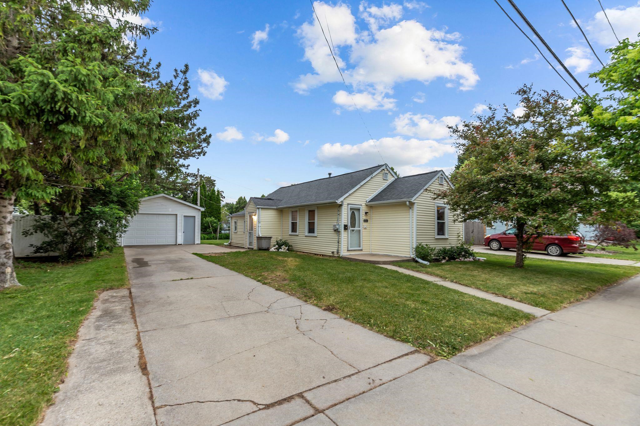 1711 North Meade Street Appleton, WI 54911 - Photo 2 of 24
