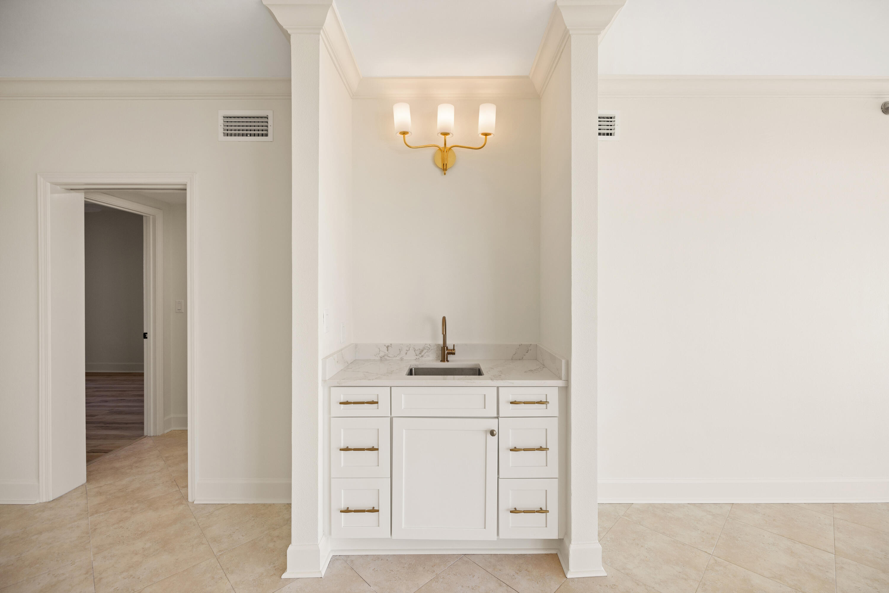 1018 Highway 98, Unit 340 Destin, FL 32541 - Photo 15 of 62 Beverage Bar