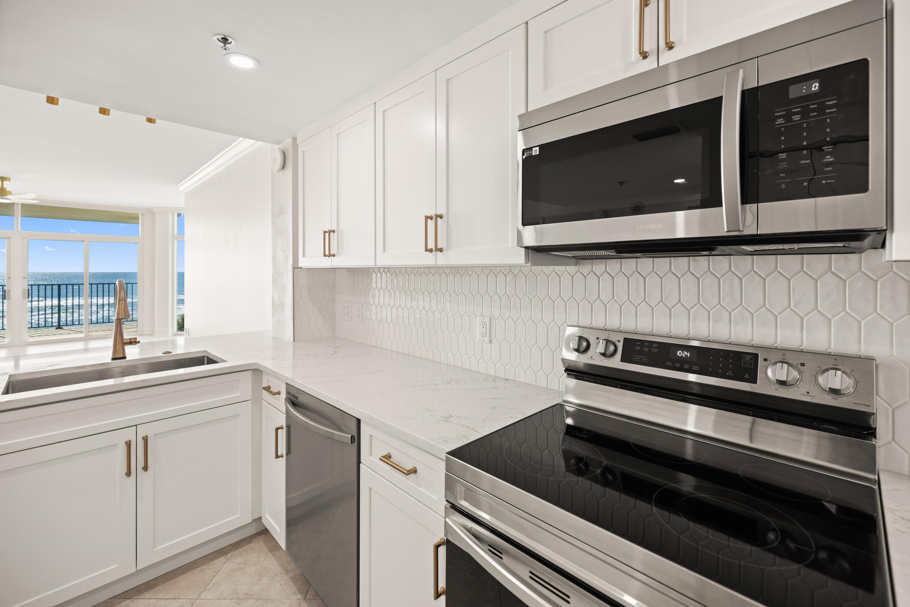 1018 Highway 98, Unit 340 Destin, FL 32541 - Photo 21 of 62 a kitchen with a stove and a microwave