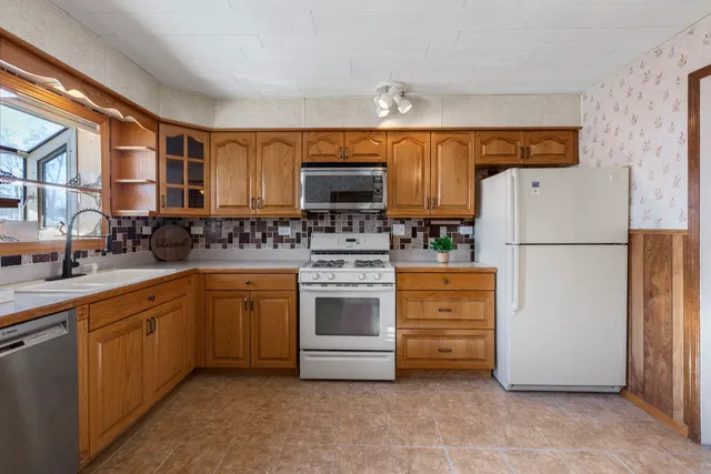 $319,900 | 3132 Grand Boulevard, Brookfield, IL 60513