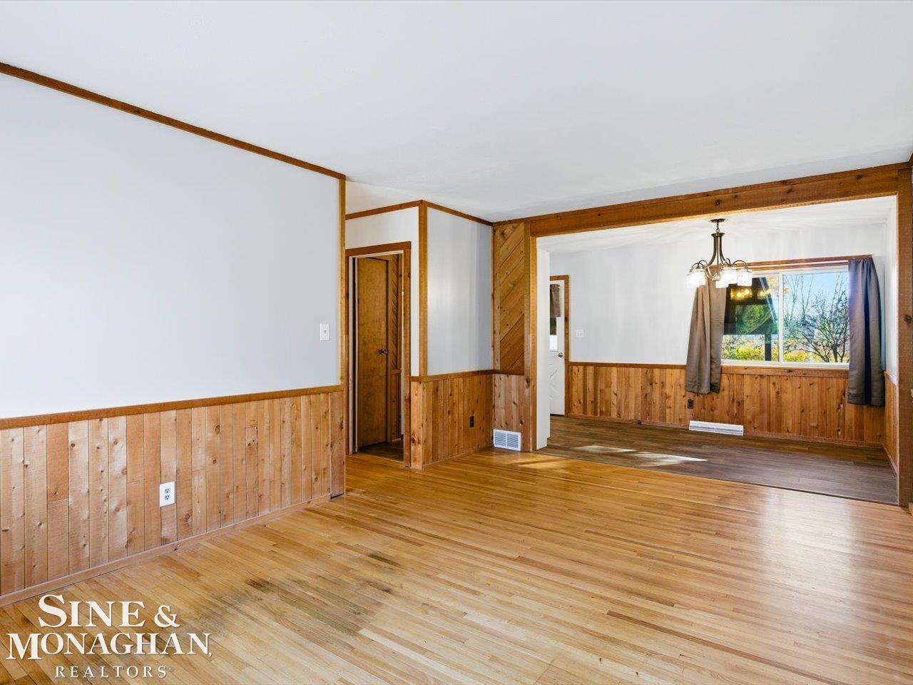 4361 Peck Road Port Huron, MI 48060 - Photo 7 of 39 50194384-e8d6b99b-2934-4795-b12d-fcbdfa294e09.JPG