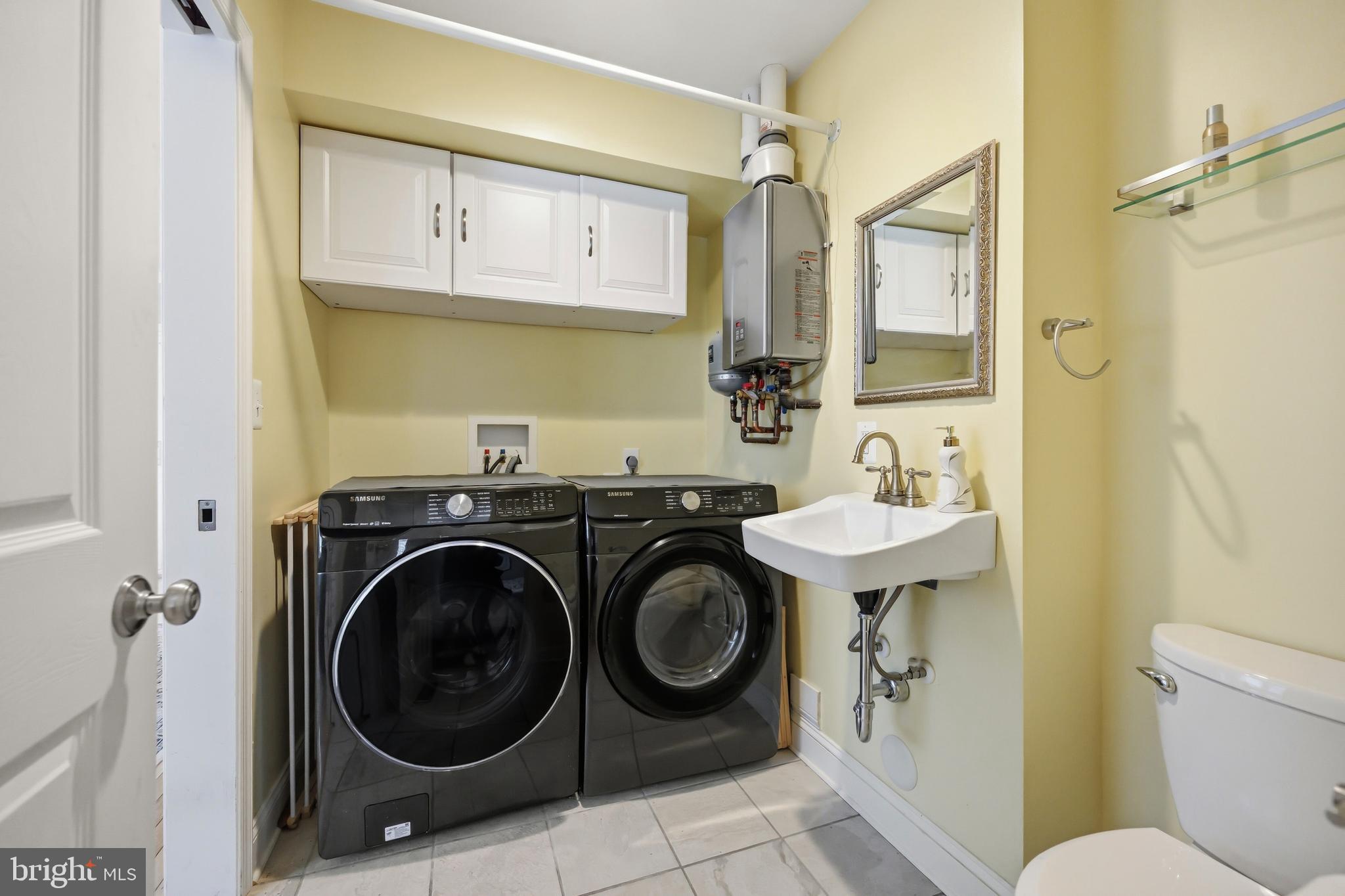 319 Wye Road Queenstown, MD 21658 - Photo 25 of 29 a bathroom with a sink a toilet and a mirror